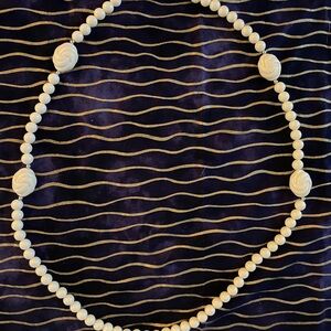 Very vintage MINT COND beads of beauty.